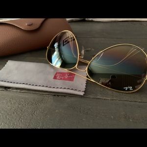 Large Gradient Brown & Gold Ray-Ban Aviators.
